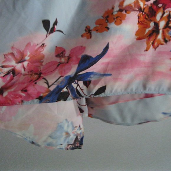 Jennifer Lopez  Top.  Size M.  New - Picture 12 of 16